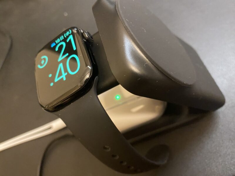 Belkin BoostCharge Pro Apple Watch Series 11 充電中