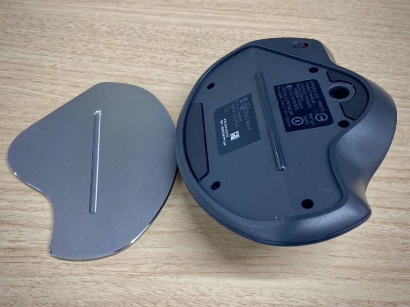 マグネットによる固定されているプレート