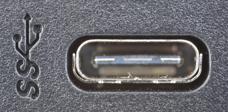 USB C のジャック