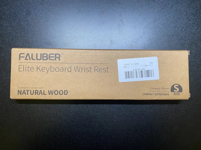 Faluber木製リストレストS-300mmの外箱。コンパクトキーボード対応の表記