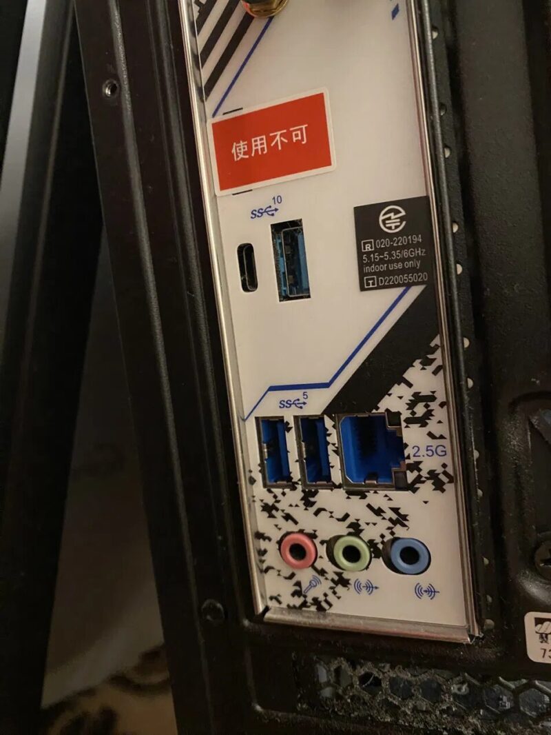 ガレリアPC背面USBポートに貼られた「使用不可」シール