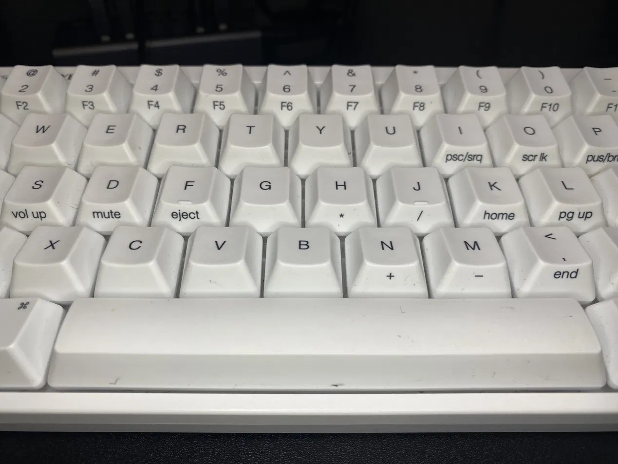 清掃前のHHKB Professional HYBRID Type-S 雪を正面から見た状態