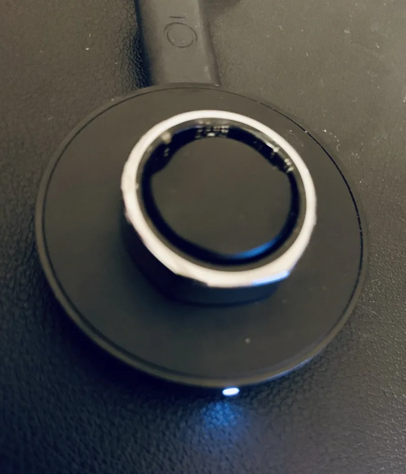 オーラリングとその充電台