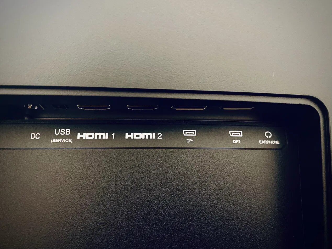 KTC H34S18Sの背面ポート(HDMI×2、DP×2、USB、イヤホン端子)