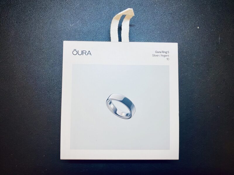 Oura Ring 5シルバーの外箱パッケージ(サイズ10)
