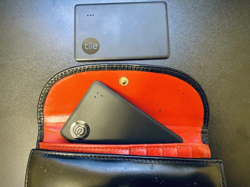 財布のカード段に収納したTile Slimの実機