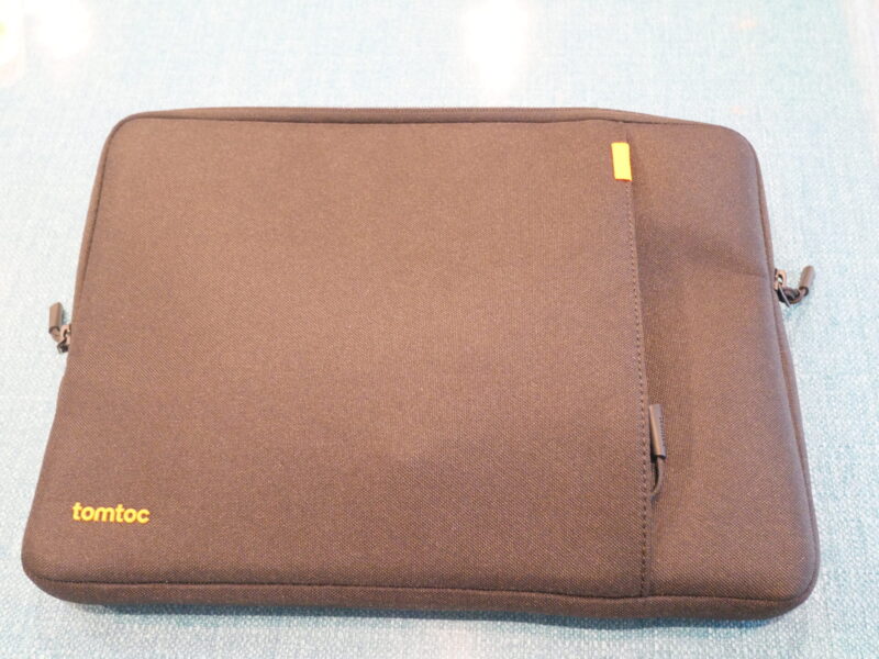 Tomtoc の黒の外観